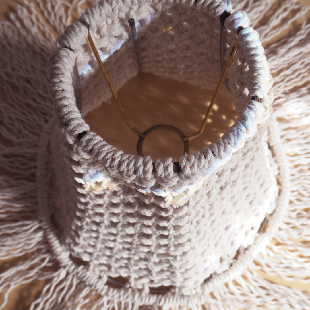 Abat-jour en macramé fait à la main